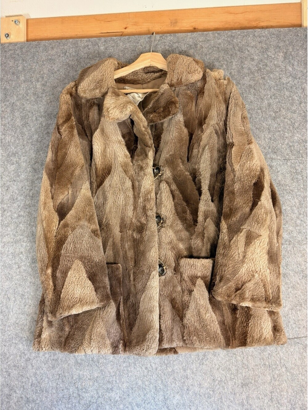 Pologeorgis Fur Coat Jacket Size Large Unknown Fur Measures 20x27